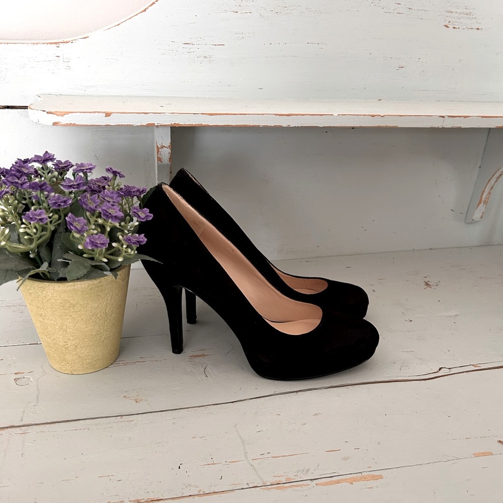 9 West Black Suede Pumps NWT Size 8